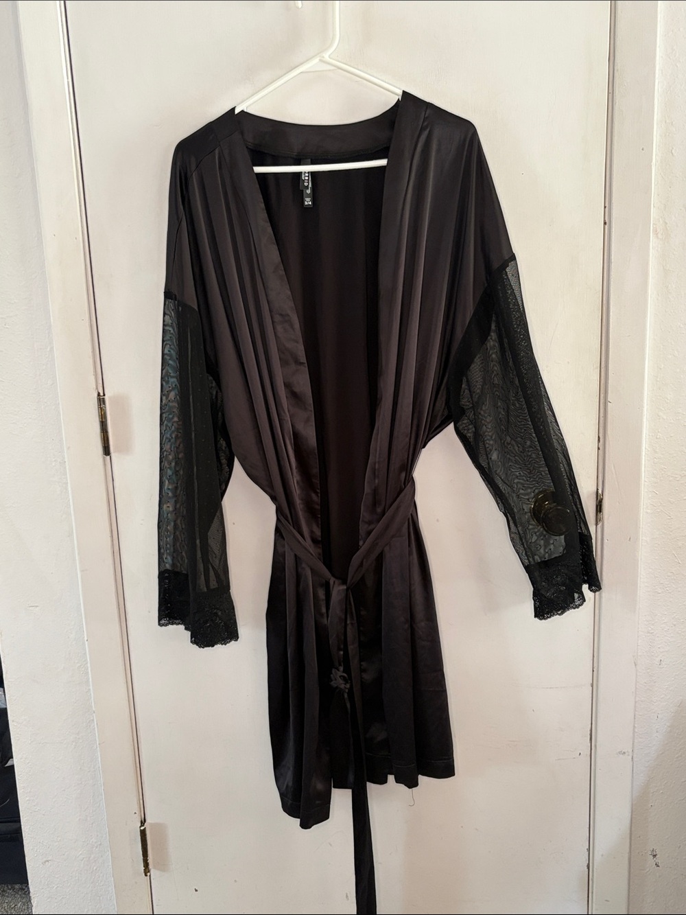 Torrid black satin wrap robe sheer lace sleeves Size 3X/4X